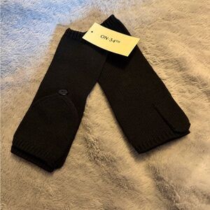 On Running Black Knit Gloves